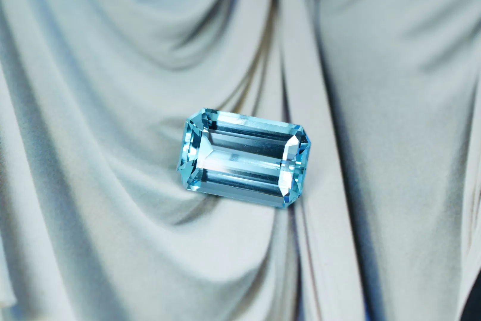 Aquamarine : the richness of the intense blue sky captured within a gemstone
